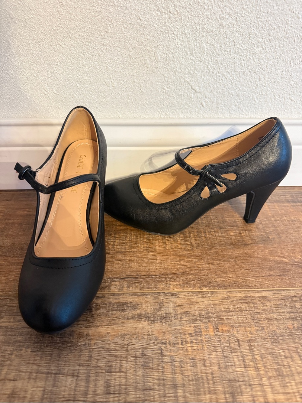Chase & Chloe Kimmy-21 Women's Round Toe Pierced Mid Heels Mary Jane Style Black